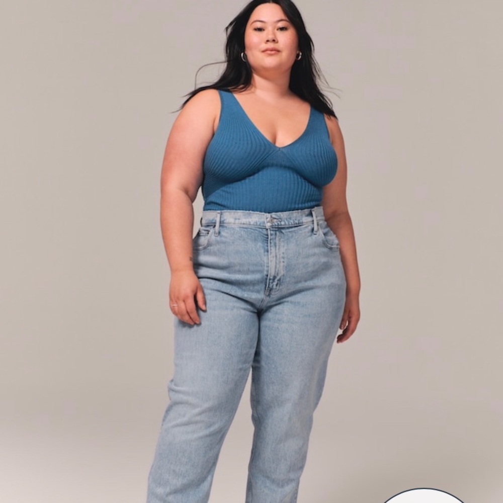 Abercrombie & Fitch 90s Straight Jeans.